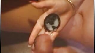 Prsata crnka Maya Gates dobiva vrući kunilingus na porno na hrvatskom kauču