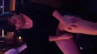 Vatrena i perverzna azijska beba voli jebati prstima svoju pahuljastu macu hrvatske porno glumice