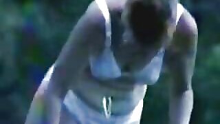 Ubojita ljepota je dobivanje hrvatski porno filmovi prstima jebano od strane dva kinky tipa